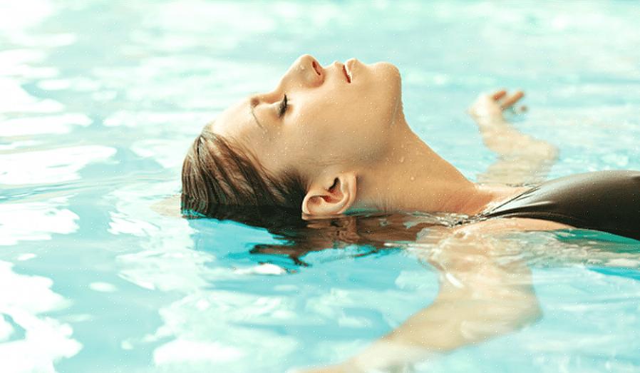 היתרונות הבריאותיים של השחייה מיועדים לאנשים בכל גיל